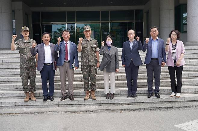 수성대학교 김선순 총장과 육군 제50보병사단 문병삼 소장은 8일 총장실에서 부사관들의 역량 강화를 위한 상호 협력 방안 등에 관한 간담회를 가졌다. *재판매 및 DB 금지