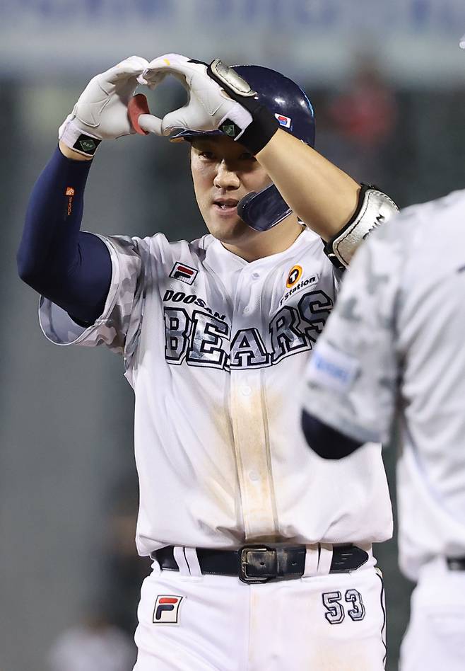 양석환 하트 세리머니. 연합뉴스