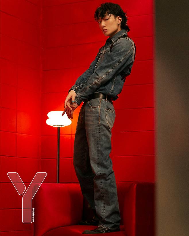 Rapper Barbie showed off her dreamy charm.Y magazine said on August 8, Icon Barbie, a unique and charismatic presence, has decorated the 10th picture of the title ANYONE BUT YOU.I was captivated by the languid and sensual atmosphere that is different from the usual playful look. From the vivid yellow color silk suit to the fashionable knit look, I completely digested various styles.In the close-up cut, Barbies unique aura was revealed with excellent eyes and direct nail color.In an interview to be released together, I would like to make such a song that can represent a certain period in someones life, and when I listen to my song a lot in those days, I want to make a song that comes to life vividly.More pictorial images and interviews of the charming Barbie can be found in issue # 10 of Y Magazine, which was published on June 7. In addition, it is also available on the official website of Y Magazine and on channels such as Instagram, YouTube, Twitter and Facebook.The TMI interview video, which gives a glimpse of Barbies tastes and emotions, will be released on the Y-Magazine social network service (SNS) channel in June.On the other hand, Y Magazine, which is a slogan of  ⁇  YOUTH IS YOURS, launched print and digital media at the same time on March 30, 2021, and clearly showed its aspect as a curation platform for MZ generation.The 10th issue will also feature a high-sensitivity visual featuring a new look of many celebrities, including Icon Barbie, actors Lee Jong-hyuk and Lee Seung-kyu, as well as an interview with a pictorial of (Girl) Idle Minni, which is on the cover.