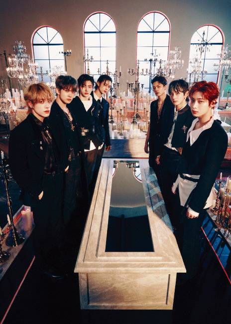 네 번째 미니앨범 ‘DARK BLOOD’를 발표한 엔하이픈(ENHYPEN). [빌리프랩 제공]