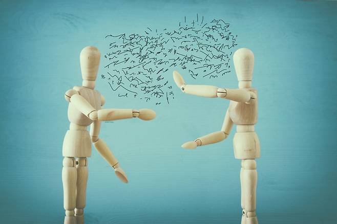 성인으로서 내가 원하는 건강한 관계를 만들기 위해 새로운 관계의 기술이 필요해진 때가 오기도 한다. [사진=게티이미지뱅크]