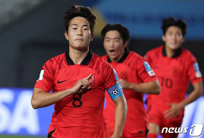 이승원이 8일(현지시간) 아르헨티나 라플라타 라플라 스타디움에서 열린 'FIFA U-20 월드컵 아르헨티나 2023' 준결승전 한국과 이탈리아의 경기에서 페널티킥 동점골을 넣은 후 기뻐하고 있다. 2023.6.9/뉴스1 ⓒ News1 이승배 기자