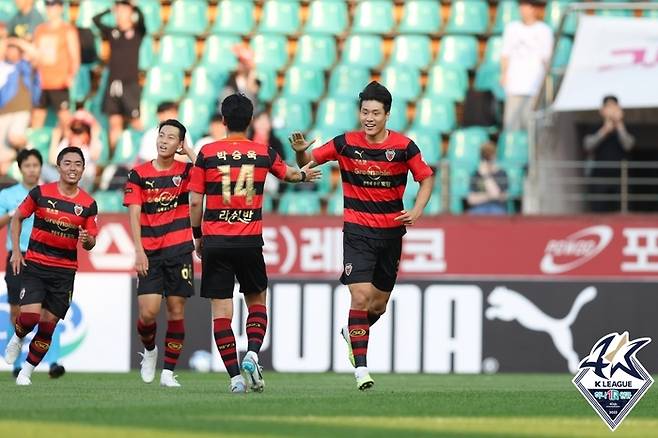 포항 이호재(가운데). 제공 | 한국프로축구연맹