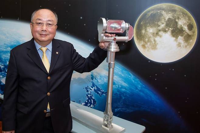 6일 카이릉 융 홍콩이공대(PolyU) 교수가 취재진과 만나 그가 소장을 맡고 있는&nbsp;심우주탐사연구센터(RCDSE)에 대해 설명하고 있다. 홍콩이공대 제공