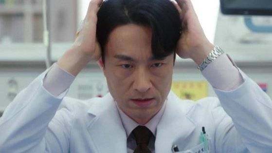 지난 4일 종영한 드라마 '닥터 차정숙'에서 미워하기 힘든 '국민 밉상' 서인호 교수 역을 맛깔나게 보여준 배우 김병철. 사진 JTBC