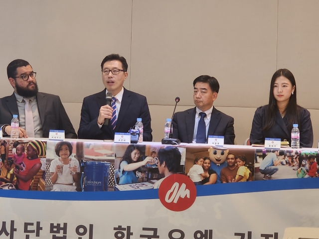 조은태(왼쪽 두 번째) 한국오엠 대표가 9일 기자간담회에서 선교선 사역의 참여를 독려하고 있다.