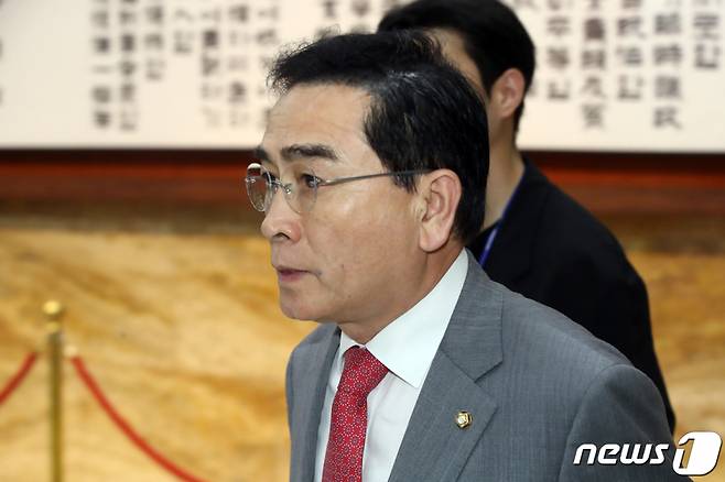 (서울=뉴스1) 황기선 기자 = 태영호 국민의힘 의원이 30일 오후 서울 여의도 국회에서 열린 제406회 국회(임시회) 제2차 본회의에 참석하고 있다. 2023.5.30/뉴스1  Copyright (C) 뉴스1. All rights reserved. 무단 전재 및 재배포 금지.