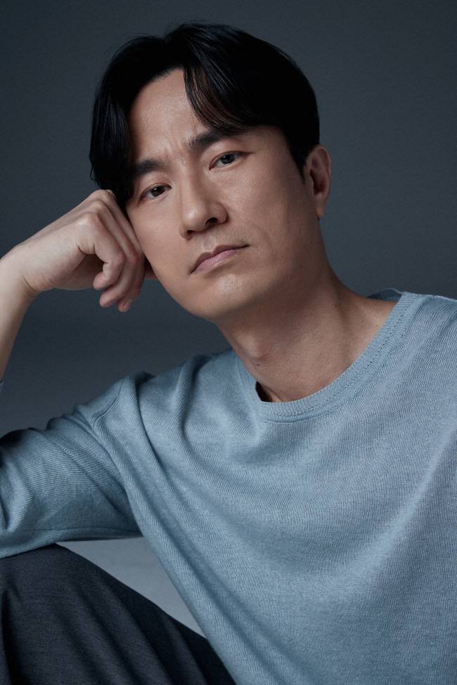 미혼임에도 ‘나쁜 남편’으로 주목받은 배우 김병철은 “난 결혼하지 않아 외도를 할 일도 없다”고 농담을 건넸다.  에일리언컴퍼니 제공