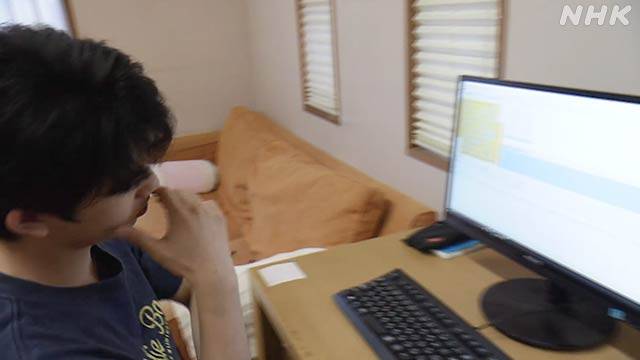 인공지능(AI)로 대국을 분석 중인 후지이 소타씨.(사진출처=NHK)