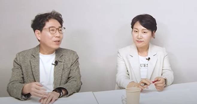 ‘실버타운 올가드, 100세 시대 최고의 노후 주거지’라는 책을 낸 문성택 유영란 부부