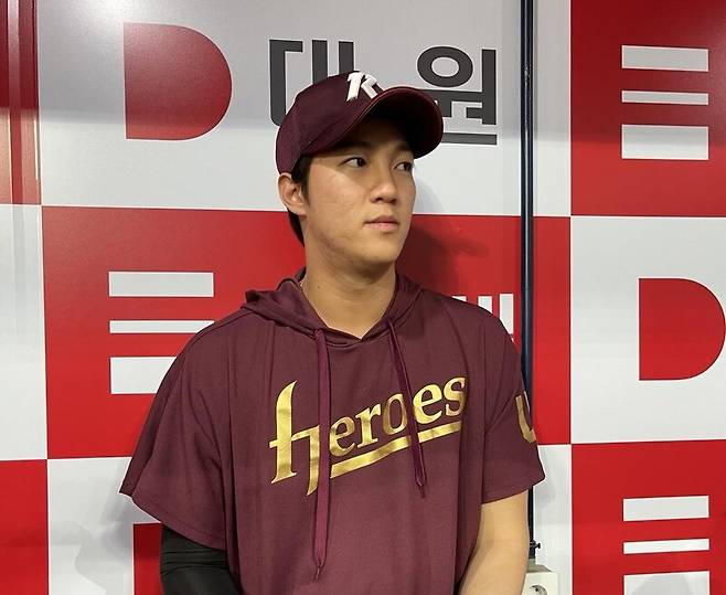 키움 히어로즈 투수 안우진이 서울 고척 스카이돔에서 열린 프로야구 두산 베어스와 경기를 마친 뒤 취재진과 인터뷰하고 있다. 2023.5.18
