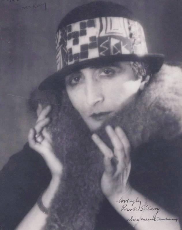 로즈 셀라비가 된 마르셀 뒤샹. [Man Ray]