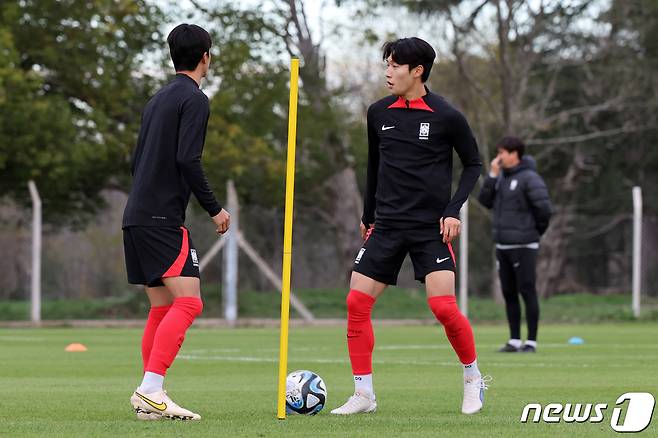 한국 20세 이하(U-20) 월드컵 축구대표팀 배준호가 10일(현지시간) 아르헨티나 라플라타 에스탄시아 치카 훈련장에서 훈련하고 있다. 2023.6.11/뉴스1 ⓒ News1 이승배 기자