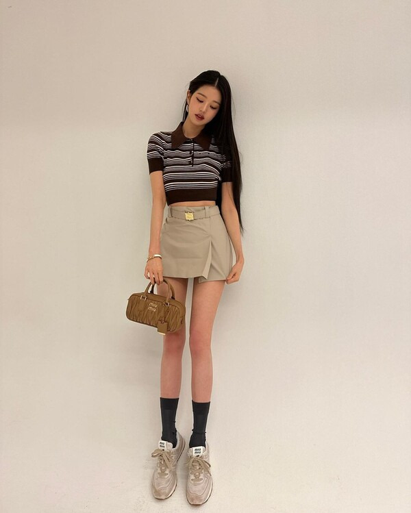 Group IVE Jang Won-young showed off his innocence.Jang Won-young released several photos of her wearing a mini skirt on her instagram on the 11th.In the photo, Jang Won-young made a chic look wearing a cropped knit and a super-mini skirt.He boasted a doll-like visual with a ratio of 10 to the long straight hair down to the waist.The endlessly long legs and unrealistic proportions drew particular attention.On the other hand, IVE, which Jang Won-young belongs to, released his first album Wave in Japan on the 31st of last month.Wave topped the weekly album rankings on the 12th Japan Oricon chart.