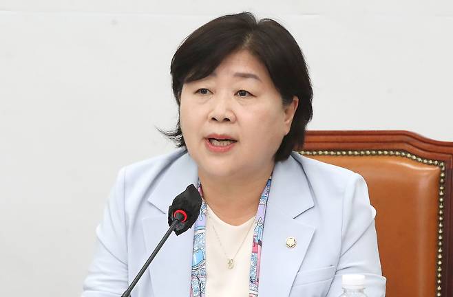 서영교 더불어민주당 최고위원이 4일 오전 서울 여의도 국회에서 열린 윤석열 정권 반인권적 노동자 탄압 규탄 기자간담회에서 모두발언을 하고 있다. /뉴스1