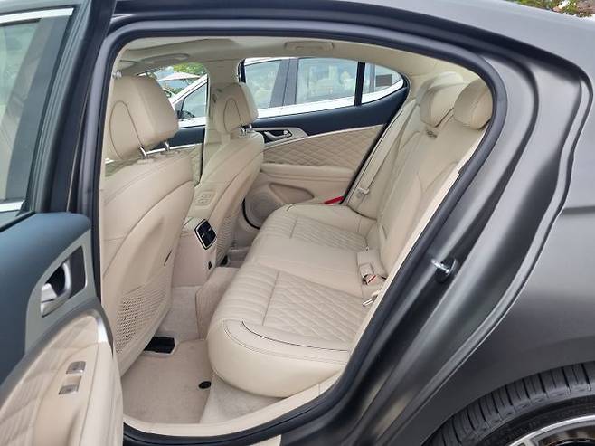 G70 2열. 한눈에 보기에도 좁다. ⓒ데일리안 편은지 기자