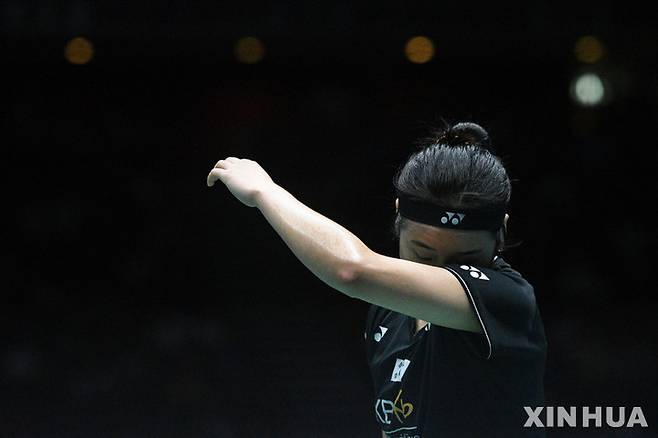 [싱가포르=신화/뉴시스] 안세영이 11일(현지시각) 싱가포르 체육관에서 열린 2023 싱가포르 오픈 배드민턴선수권대회 여자단식 결승전에서 일본의 야마구치 아카네를 꺾고 우승을 확정 지은 뒤 기뻐하고 있다. 2023.06.11.