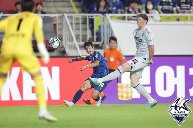 수원 정승원의 슈팅 장면 [한국프로축구연맹 제공. 재판매 및 DB 금지]