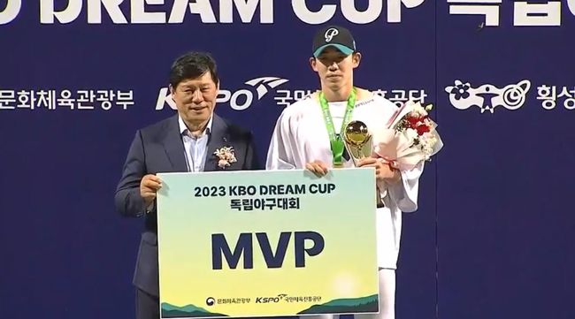 독립야구대회 MVP를 차지한 파주 챌린저스 팀이 투수 진우영. / SPOTV 중계