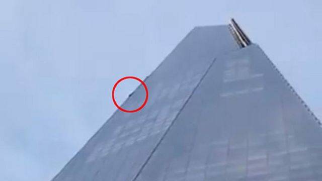 지난 유럽에서 7번째로 높은 더 샤드에 오르는 조지 킹-톰프슨