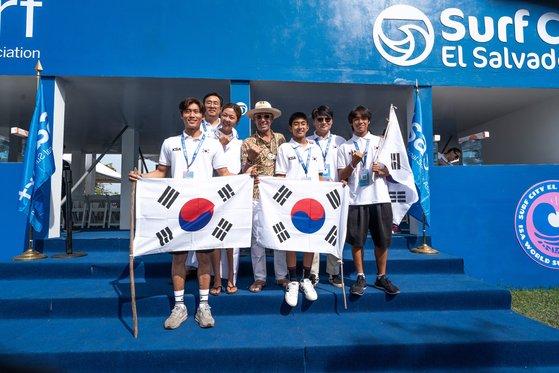엘살바도르에서 열린 서핑 세계선수권에 출전한 한국 선수단. 사진 대한서핑협회