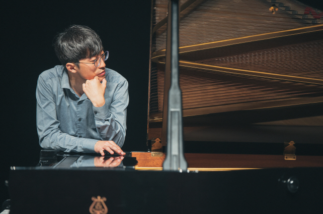 피아니스트 김도현은 자신이 원하는 음악을 무대에서도 자유롭게 표현할 수 있는 경지에 오르고 싶다고 말했다.   마포문화재단 제공