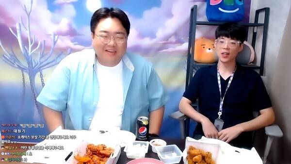 - 쇼케이스 이후 다양한 인플루언서와의 합방을 통해 소통하는 강 디렉터