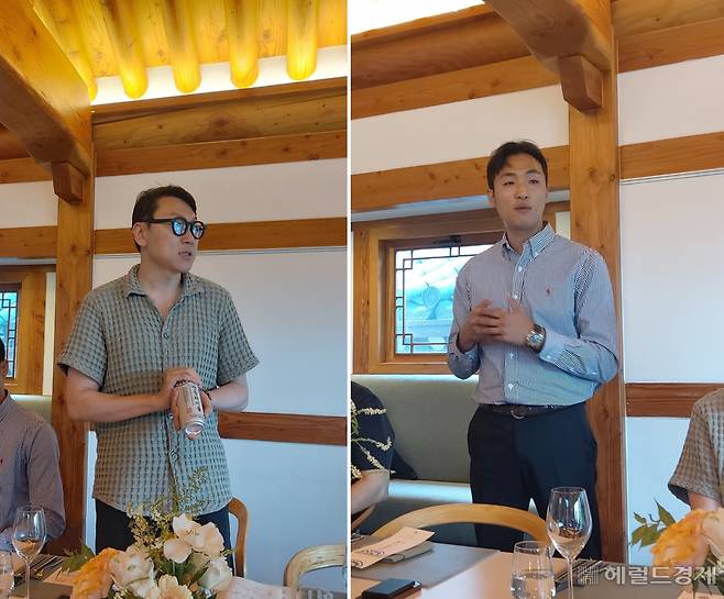 13일 진행된 안동하이볼 론칭행사에서 김태경(왼쪽) 어메이징브루잉컴퍼니 대표와 윤광민 명품안동소주 본부장이 '안동하이볼'에 대해 설명하고 있다. 김희량 기자