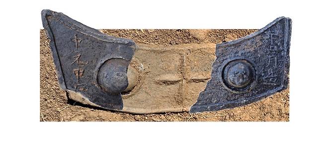 [서울=뉴시스] '중원갑진년육월조(中元甲辰年六月造)'명 귀목문 막새편 (사진=불교문화재연구소 제공) 2023.06.14. photo@newsis.cok *재판매 및 DB 금지