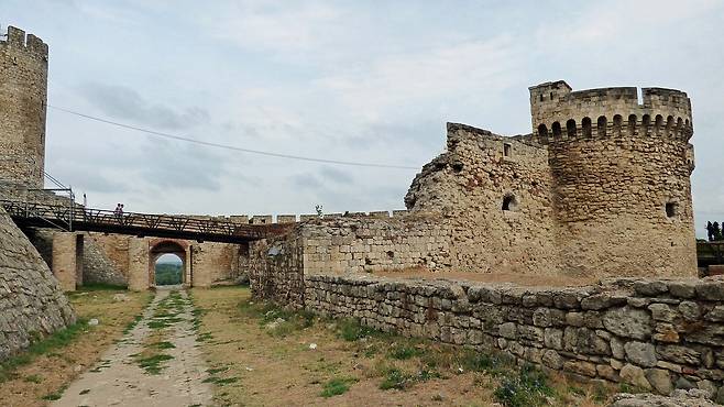 세르비아 칼레메그단은 14세기 지어진 성곽으로 도시의 문화와 역사의 중심지였다.