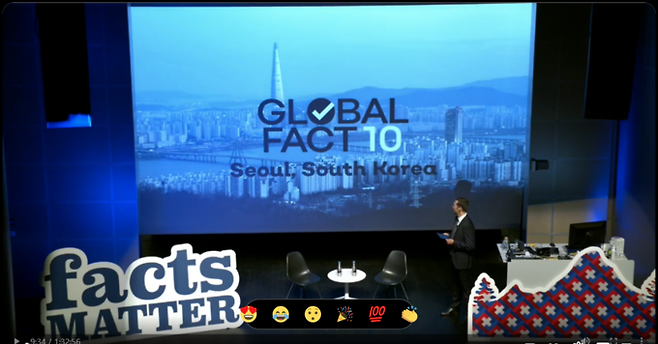 2022년 노르웨이 오슬로에서 열린 '글로벌 팩트 9' 오프닝세션에서 2023년 개최지로 한국 서울이 공식 발표되는 모습(SNU팩트체크센터)