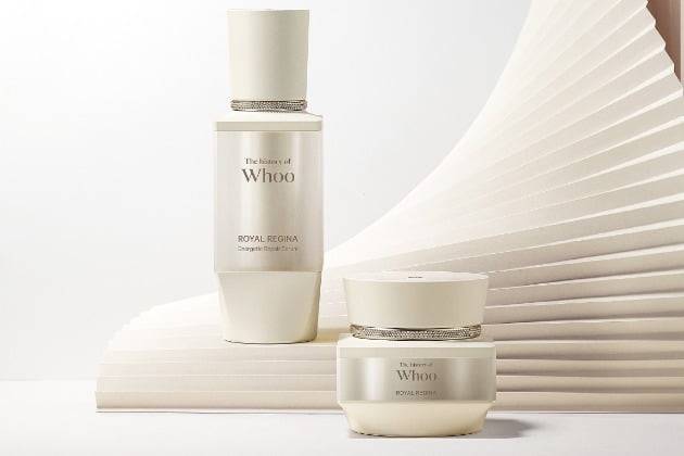 15일 화장품 업계에 따르면 LG생활건강은 '후'의 신규 안티에이징 라인인 '로얄 레지나'를 선보이며 기존 브랜드의 '궁중 화장품' 콘셉트와 한자 표기를 뺐다. 사진=LG생활건강