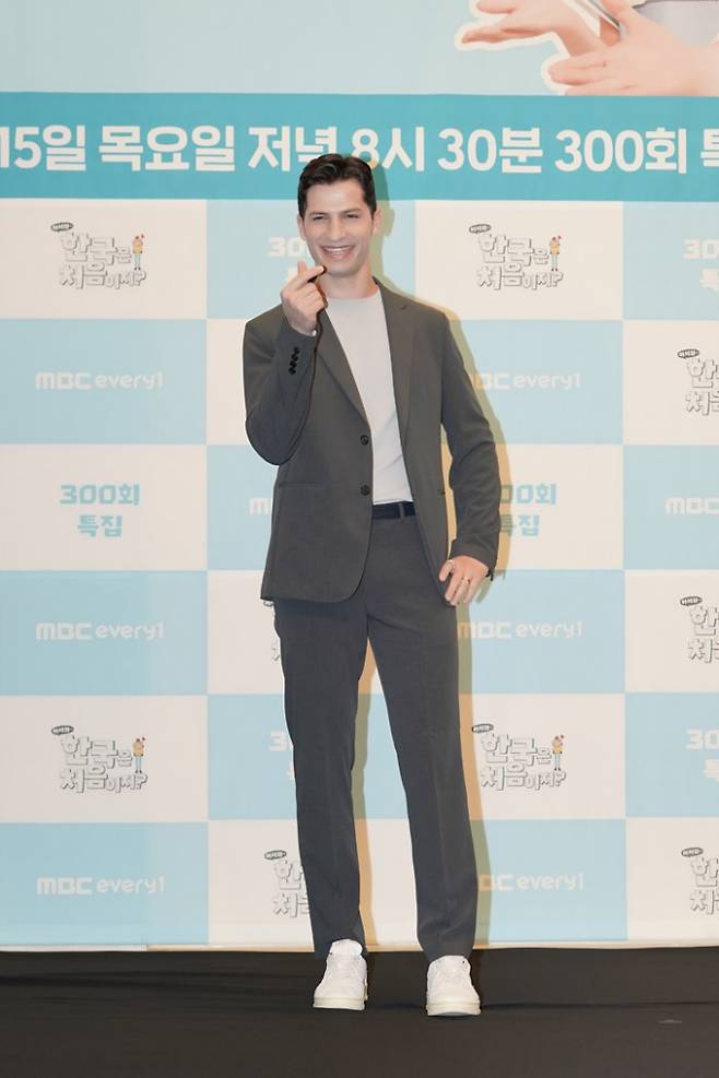 알베르토가 '어서와 한국은 처음이지'에서 이탈리아 고등학생들을 초대해 그들이 한국에서 수학여행을 하는 아이디어를 제시했다. 사진은 15일 '어서와 한국은 처음이지' 300회 기자간담회에 참석한 알베르토 몬디. /사진=MBC에브리원 제공