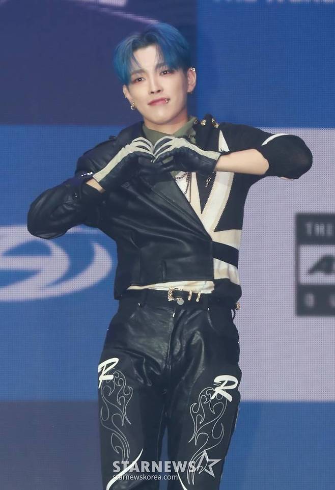 그룹 에이티즈(ATEEZ) 홍중이 15일 오후 서울 강서구 KBS 아레나에서 진행된 미니 9집 '더 월드 에피소드 2 : 아웃로우'(THE WORLD EP.2 : OUTLAW) 발매기념 쇼케이스에서 포즈를 취하고 있다. /2023.06.15 /사진=이동훈 기자 photoguy@