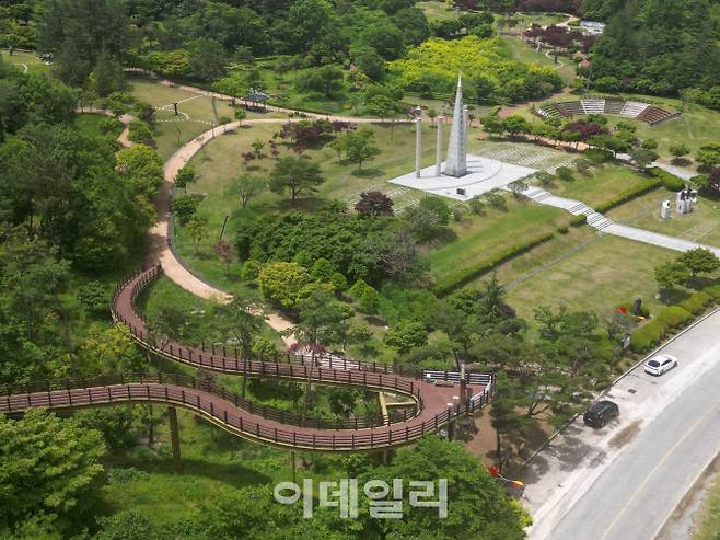 내장산 조각공원과 말발굽 모양의 생태탐방마루길 (사진=김명상 기자)