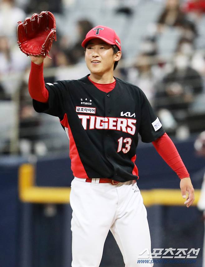 17일 광주에서 열리는 NC전 선발 투수로 마운드에 오를 것으로 보이는 윤영철 '부상 없이 지금처럼 재밌게 야구하길'