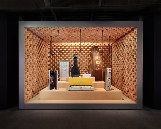 사운드 스테이지 디오라마 섹션. 음악과 관련한 여러 종류 케이스를 한데 모았다. [사진 리모와]