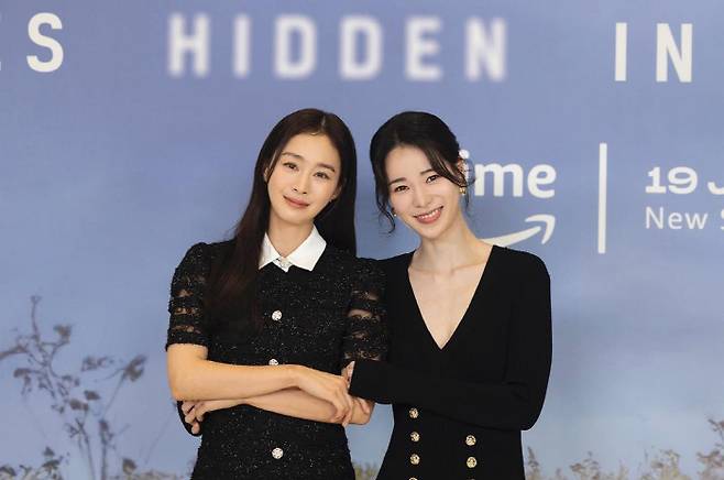 Actor Lim Ji-yeon shared a friendly two-shot with Kim Tae-hee.Lim Ji-yeon said in his instagram on the 17th, I wanted to be impatient next to me.Inside the picture is Kim Tae-hee and Lim Ji-yeons affectionate appearance. The two will breathe in the Ginny TV original drama The House with Madang, which will be unveiled on the 19th.Kim Tae-hee and Lim Ji-yeon show off their charms with a chic black dress.Lim Ji-yeon added a hash tag saying, Ill meet you at # 6.19 with my sister # Madang.On the other hand, The House with Madang is a suspense thriller where two women who have lived completely different lives due to the suspicious smell in the back Madang meet. Kim Tae-hee and Lim Ji-yeon live a picturesque life in a perfect house. The main character who is confused by the smell of the body of the back Madang plays the character of the drama and the drama of the woman who dreams of escaping from the ruthless reality.