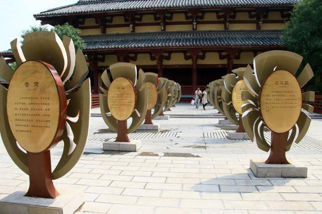 조승상부의 삼국지 경극 가면 장식 뒷면. 해당 인물의 이름과 이력을 적어 놓았다. ⓒ최종명