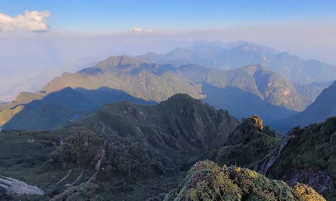 판시판 정상인 3143m까지 오르는 길에 만나든 풍경들.