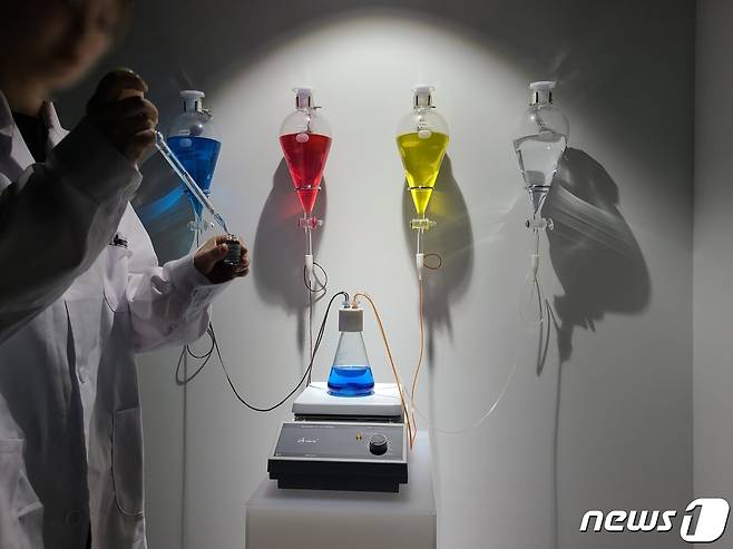 롯데시네마 월드타워 '랜덤 스퀘어' 첫 전시 '랜덤 다이버시티: 더 무비' 내부 모습 ⓒ News1