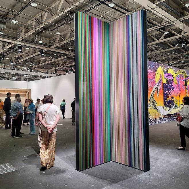 게르하르트 리히터의 신작 ‘스트라이프-타워’. 개막 첫 날 250만달러에 팔렸다. [이한빛 기자]