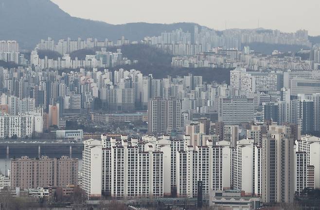 서울 남산에서 바라본 아파트단지. [연합]