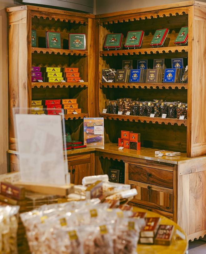 올리브 오일, 발사믹 식초가 부담스럽다면 가벼운 스낵을 기념품으로 사도 괜찮다