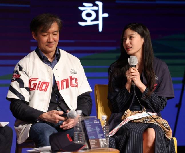조국 전 법무부장관의 딸 조민씨가 의료 활동을 모두 중단한다고 밝혔다.[사진출처=연합뉴스]