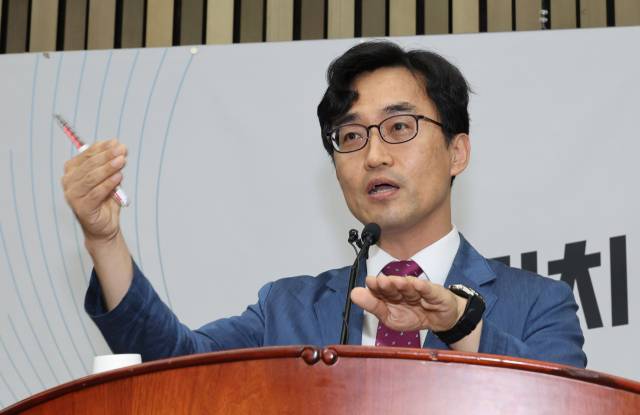 ▲정용훈 카이스트 원자력 및 양자공학과 교수가 20일 오전 서울 여의도 국회에서 열린 국민의힘 의원총회에서 '후쿠시마 방류 안전한가?' 주제로 특강하고 있다. ⓒ연합뉴스