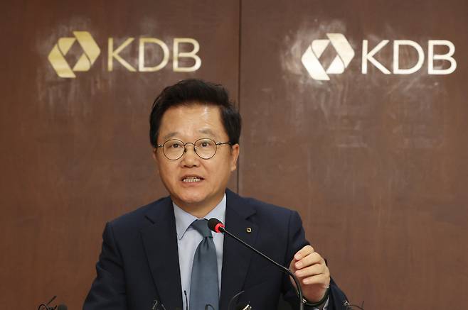 강석훈 KDB산업은행 회장이 20일 서울 여의도 산업은행 본점에서 열린 취임 1주년 기자간담회에서 발언하고 있다. ⓒ연합뉴스