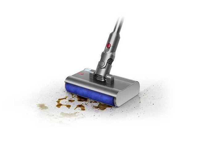 헤드 내의 물탱크로 롤러를 적시고, 이를 회전시키며 물청소를 한다