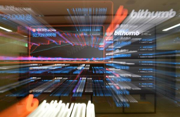 가상자산 투자자들은 온종일 쉬지 않고 운영되는 거래소에서 한시도 눈을 뗄 수 없다. 이한형 기자