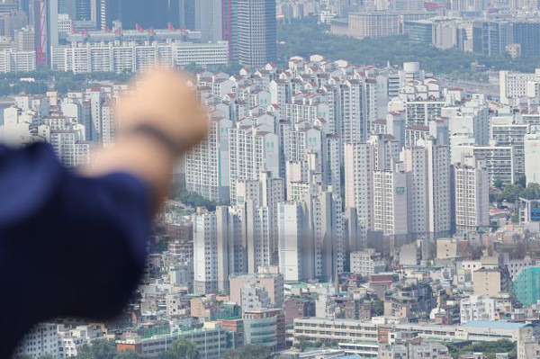 18일 남산에서 바라본 서울 시내 모습. 연합뉴스